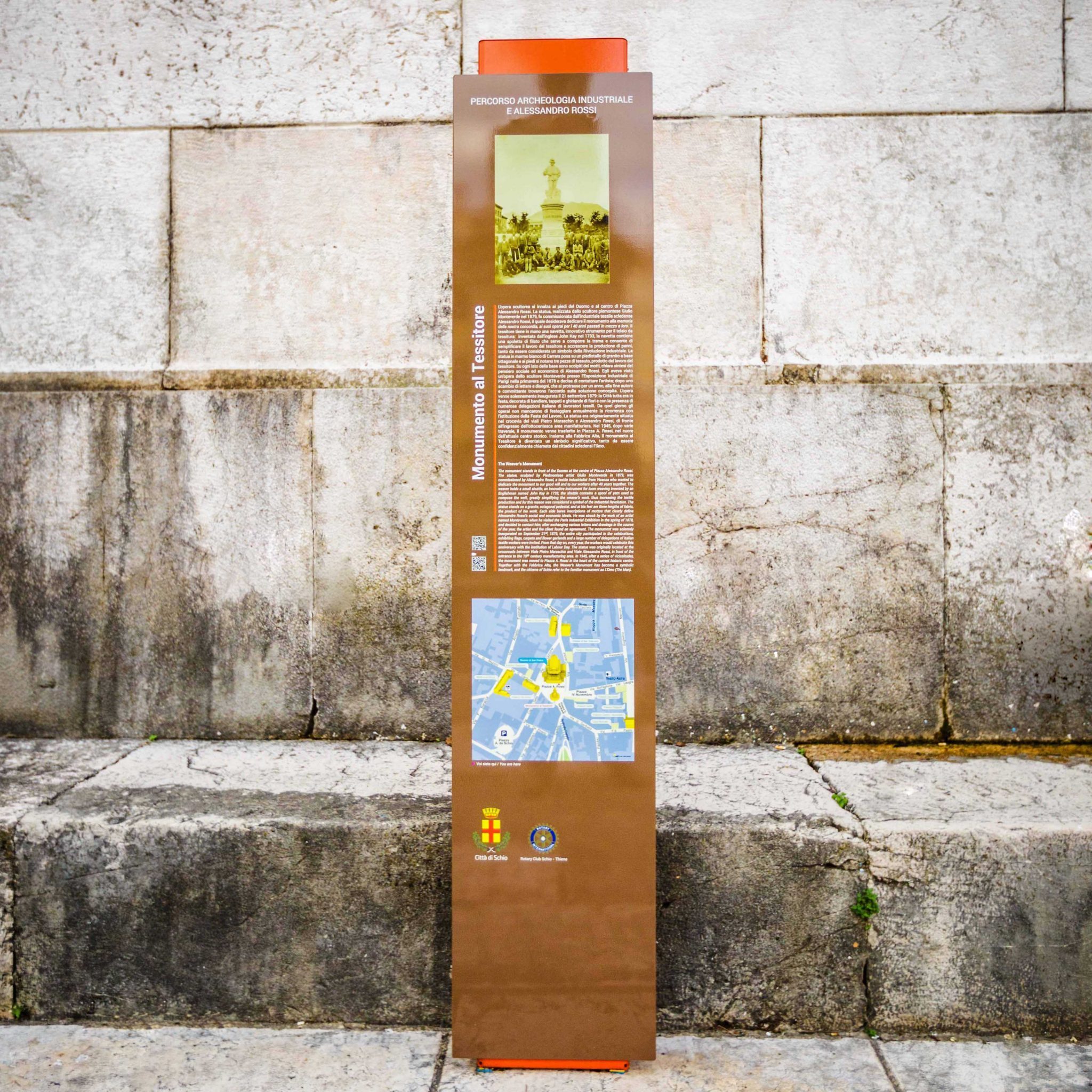 street-furniture-totem-LAB23