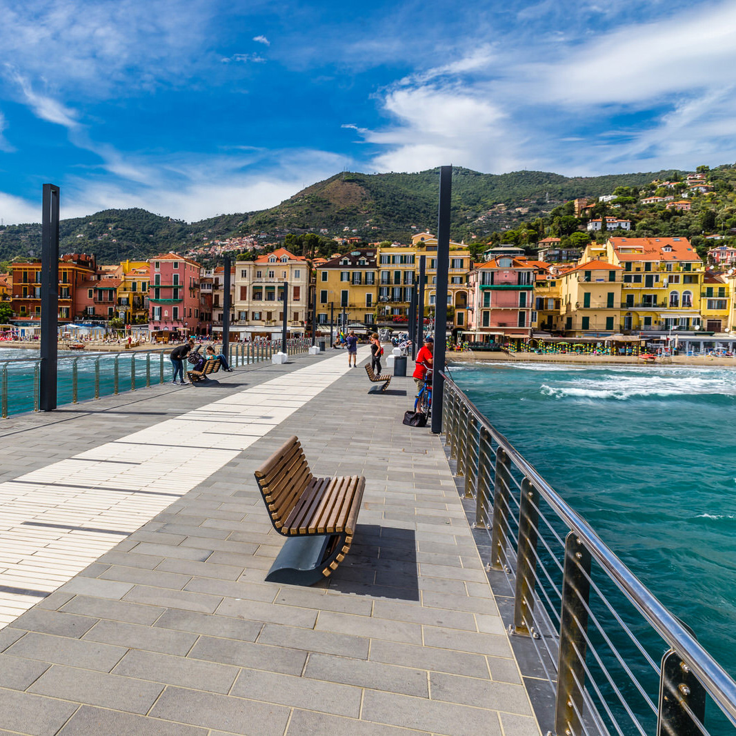 Bench panchina in ferro e legno per il Comune di Alassio