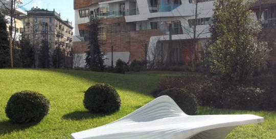 PANCHINA DI ARREDO URBANO LAB23 - CITYLIFE MILANO DESIGN BY ZAHA HADID
