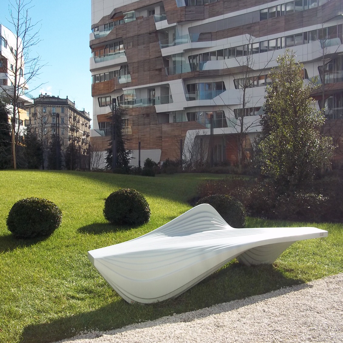 PANCHINA DI ARREDO URBANO LAB23 - CITYLIFE MILANO DESIGN BY ZAHA HADID