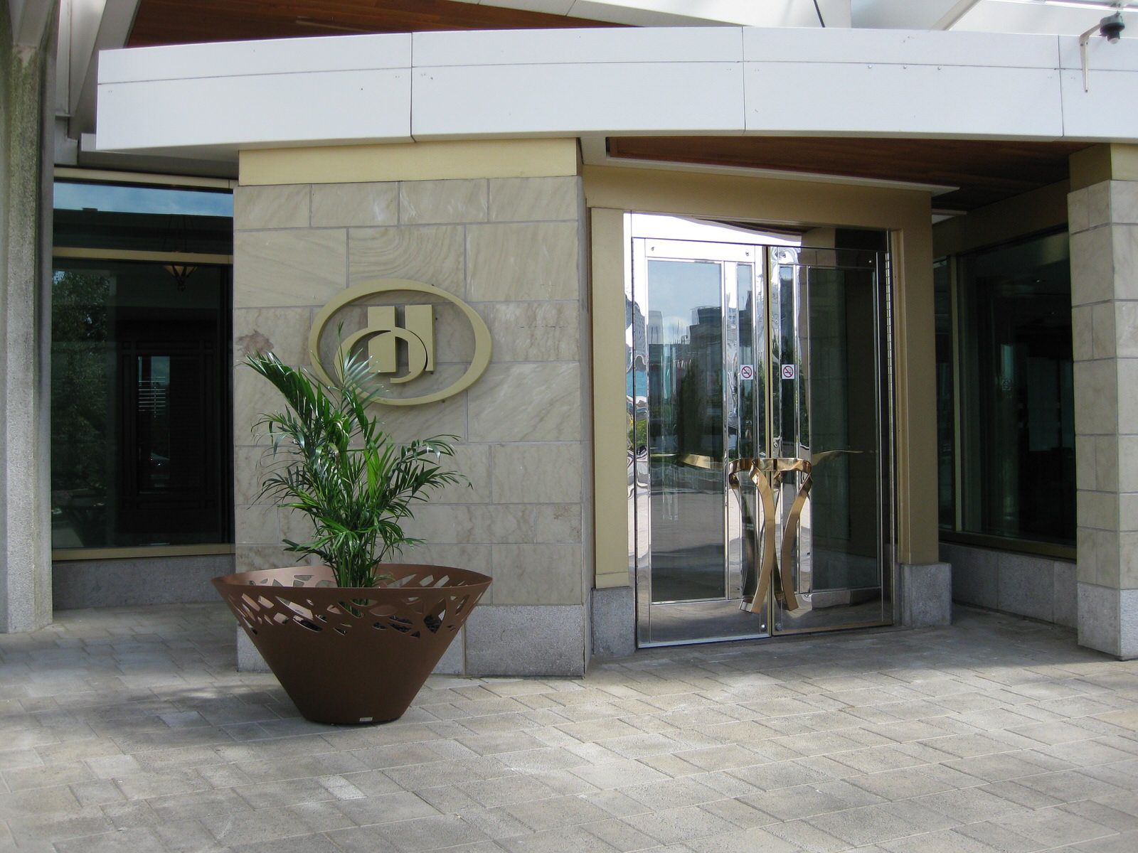 mobilier urbain jardinieres LAB23 - Hotel Hilton Canada