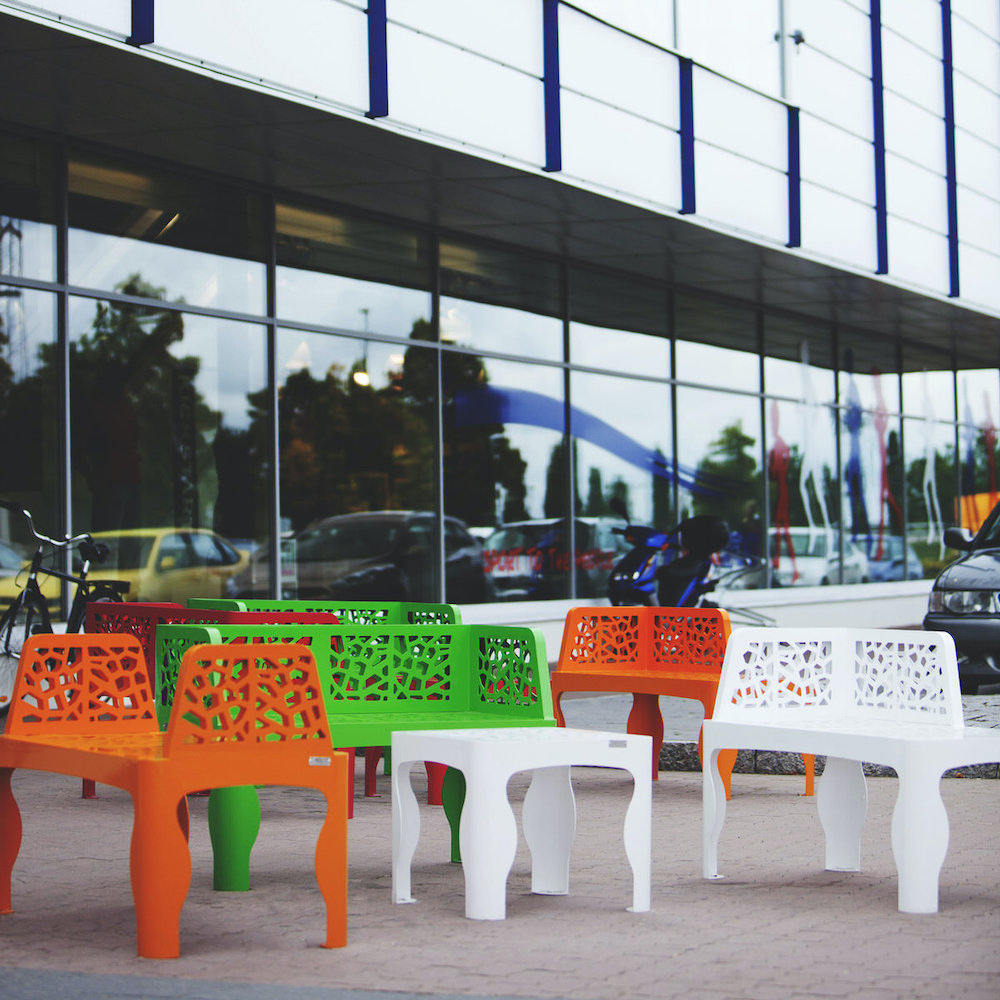 Panchine colorate nell'arredo urbano